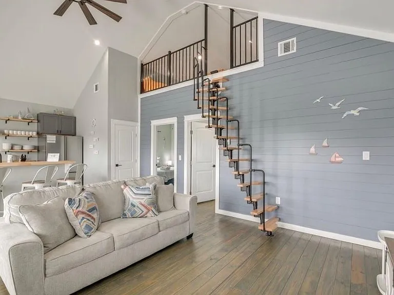 1049 Sunset Cir W — Photo 5