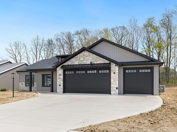 3rd image of 348 N Sweet Briar Ct