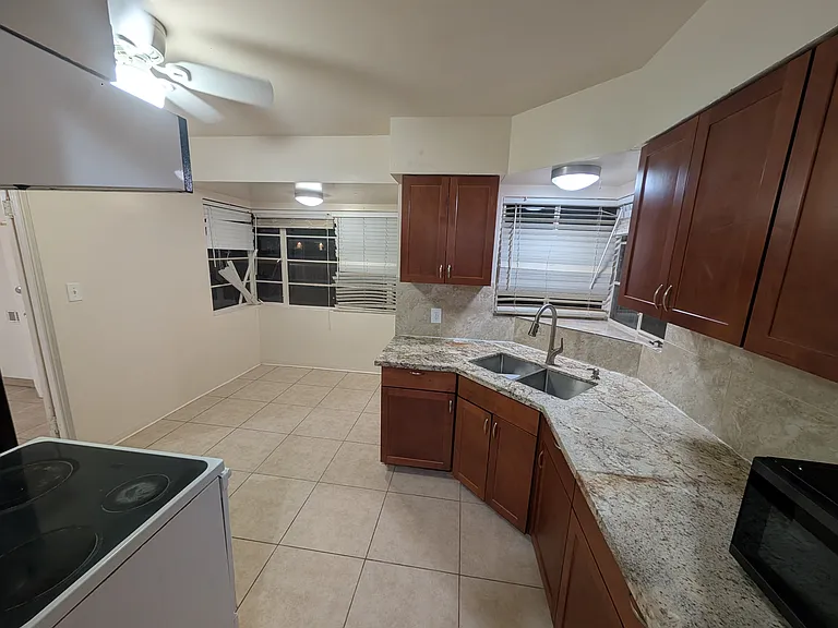 1309 W Osborn Rd — Photo 15