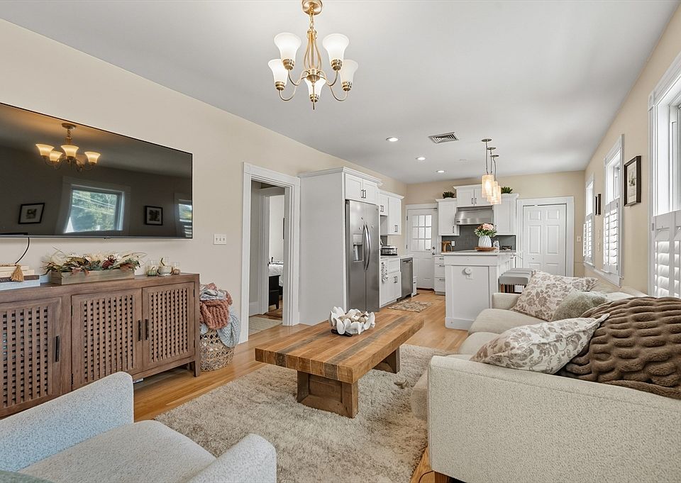 1st image of 285 Neponset Ave #3