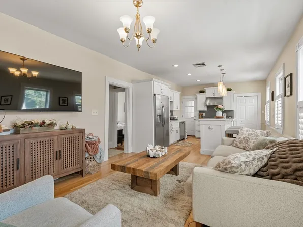 285 Neponset Ave #3, Dorchester, MA 02122