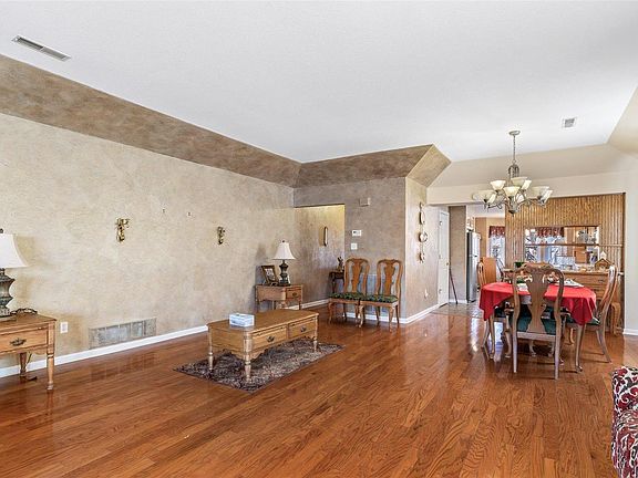 5th image of 210 Bayberry Ln