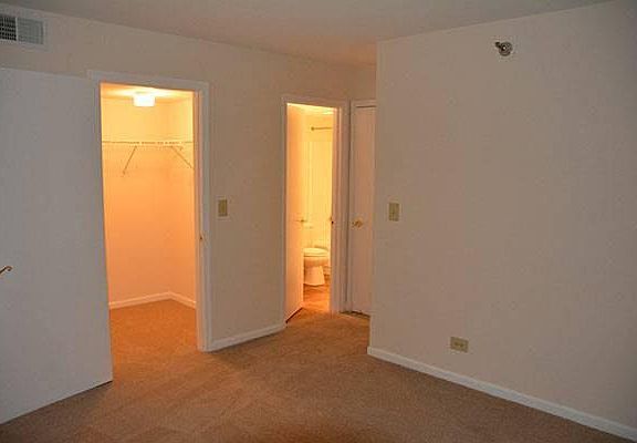 3rd image of 214 Glengarry Dr APT 202