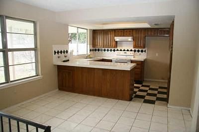 4th image of 1718 Overbrook Dr