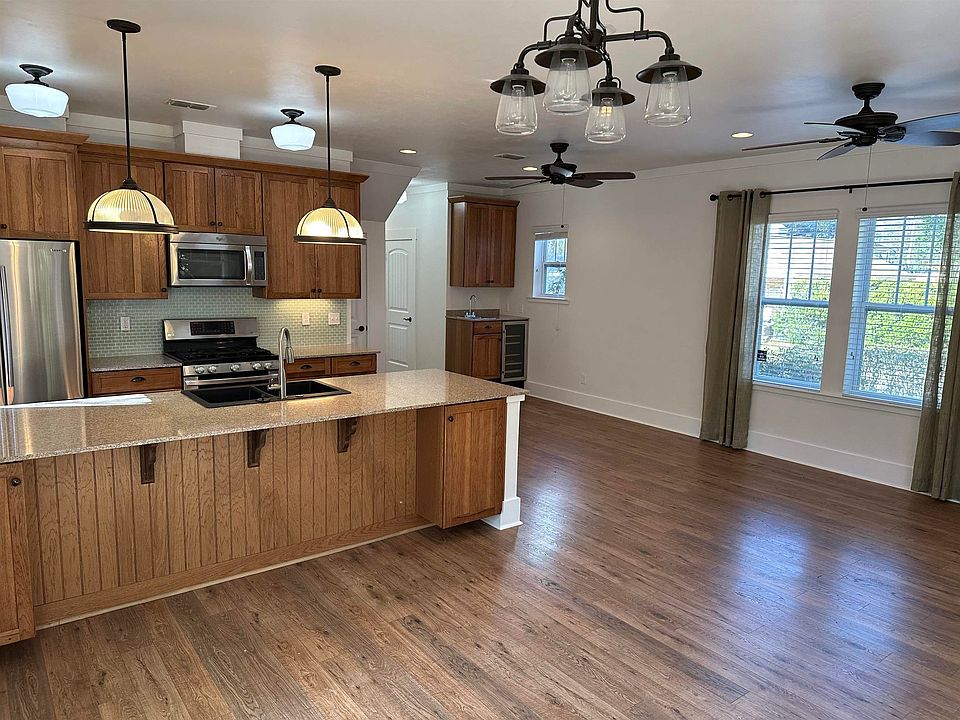 1st image of 213 W 6th Ave
