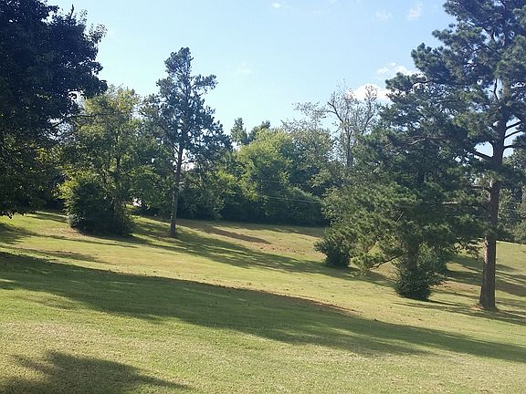 3rd image of Grand Oak Ln