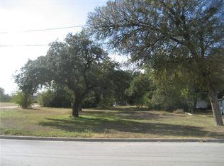 101 Reynolds St, Lockhart, TX 78644