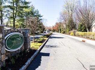 97 Winged Foot Dr #101, Livingston, NJ
