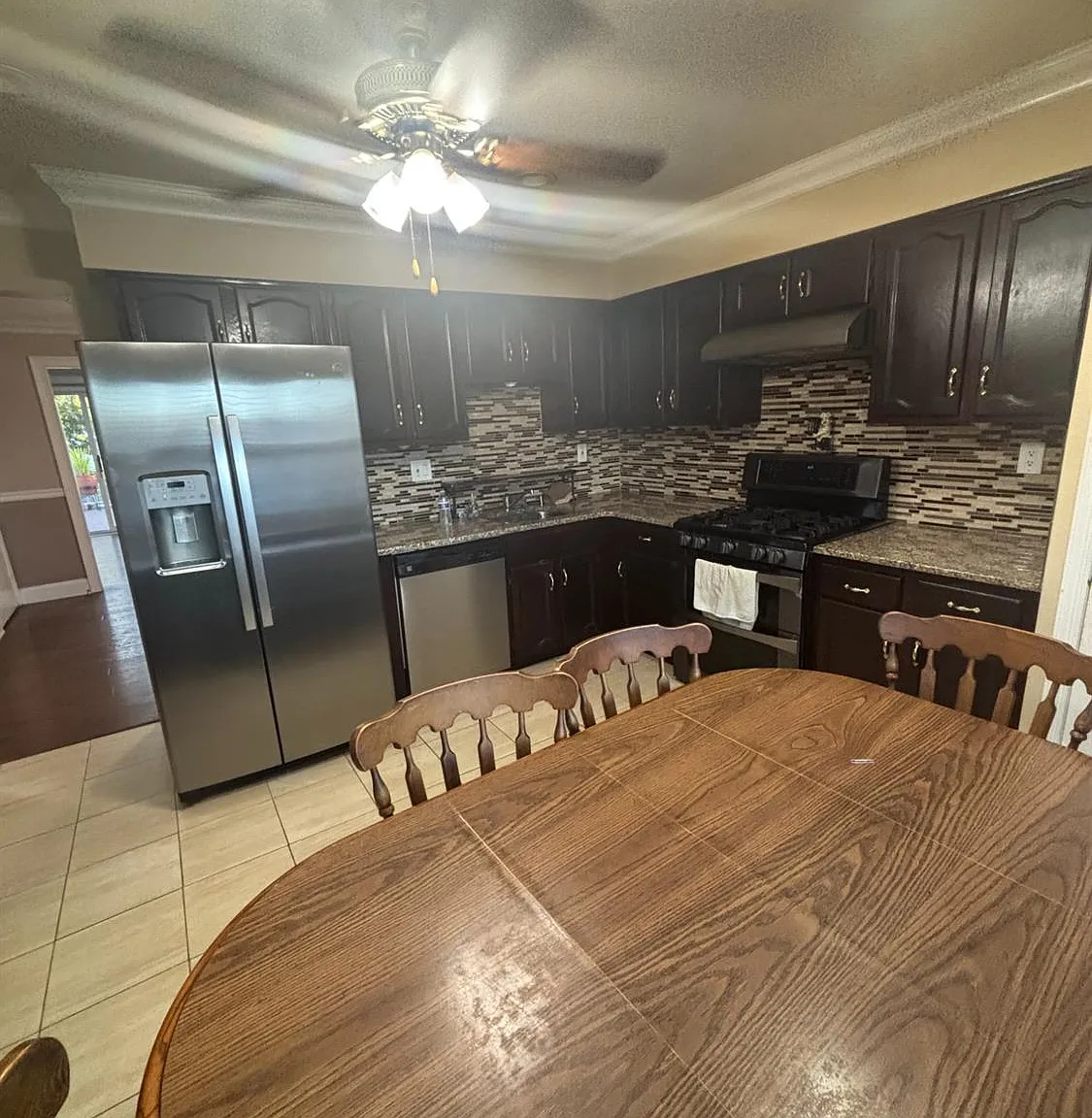 3 bed, 3.0 bath, 1594 sqft, $3,300 — Photo 3