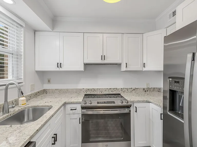 605 University Rdg #1B — Photo 13