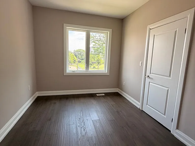450 Midland Ave — Photo 13