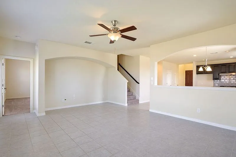 4 bed, 3.5 bath, 2950 sqft, $2,800 — Photo 3