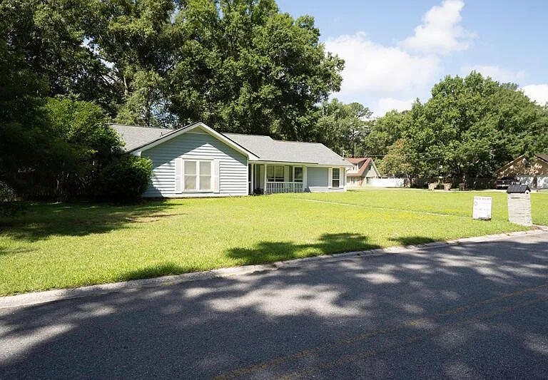 251 Boyd Dr — Photo 3