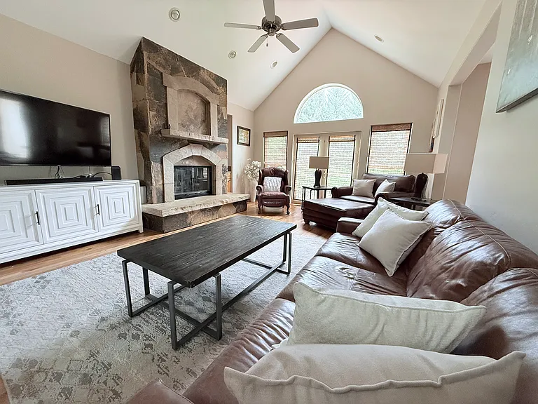 271 Black Bear Dr — Photo 2