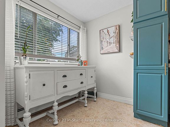 3rd image of 62 Laurie Cres #62