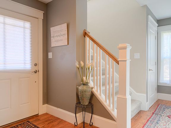 4th image of 914 Highland Cir