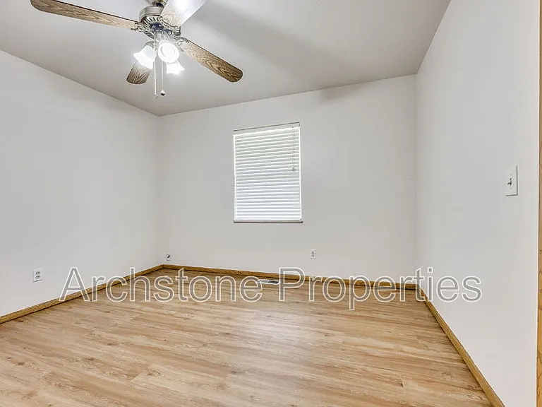 3121 Lakeside Dr — Photo 17