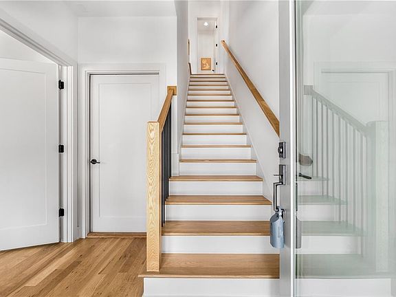 5th image of 404 Linden Ave NE #24
