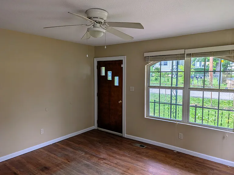 2856 Brock Ave — Photo 3