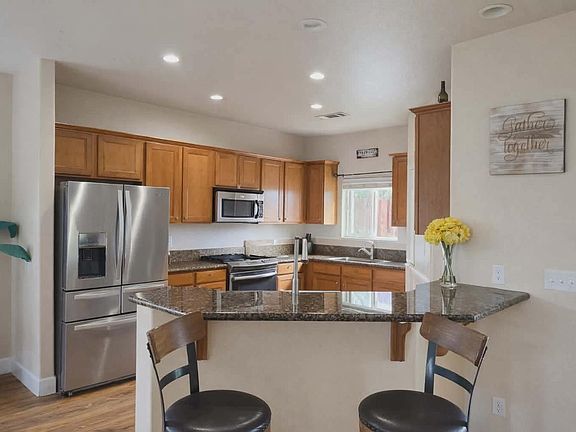 4th image of 711 S Del Rio Ct