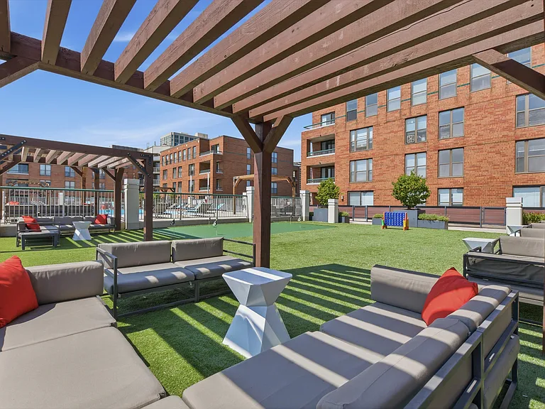 Evanston Place — Photo 15