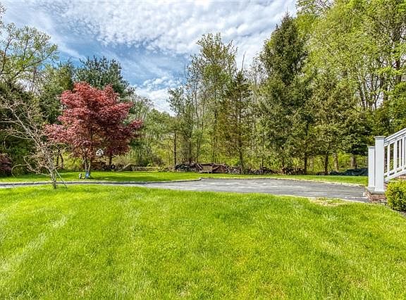4th image of 17 Lakeview Dr