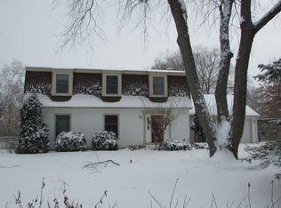 4N701 Petersdorf Rd, West Chicago, IL 60185