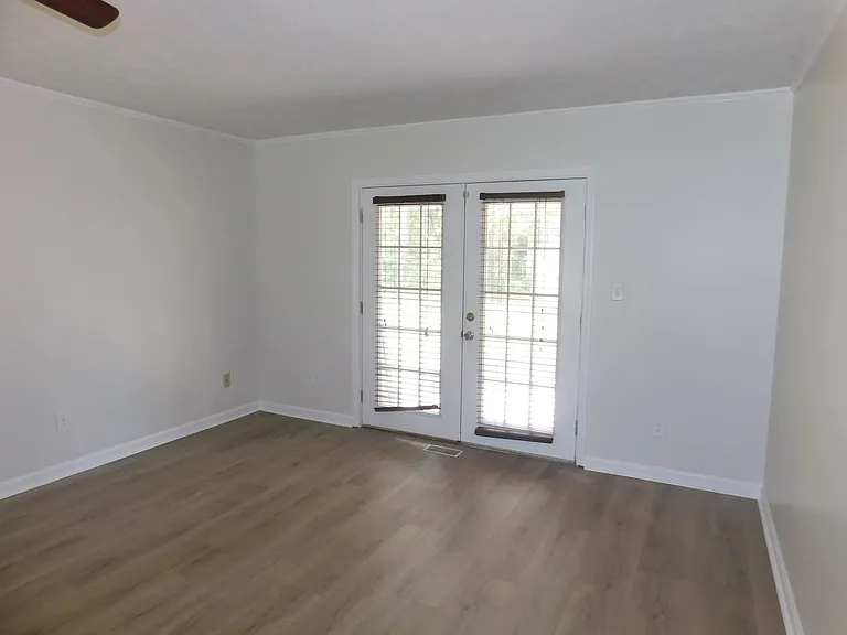 1302 Dunbar Dr — Photo 10
