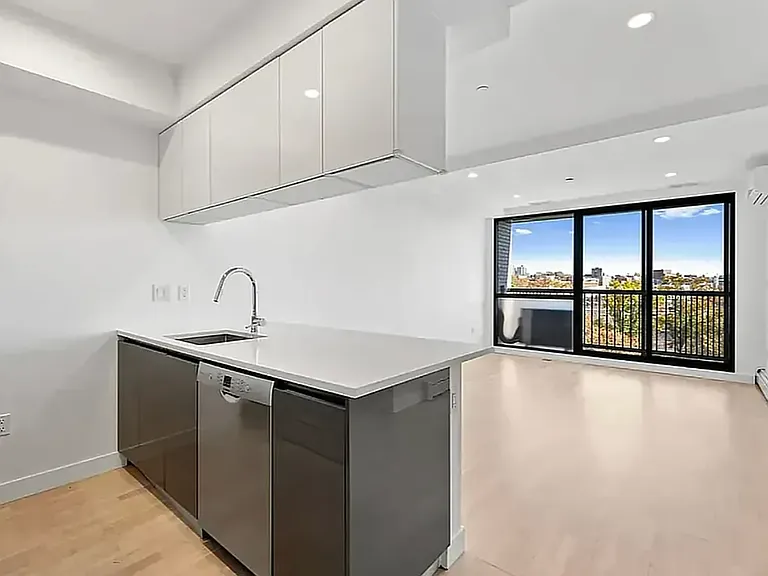 2600 7th Ave #6B — Photo 6