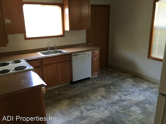 3rd image of 555 SE Century Blvd