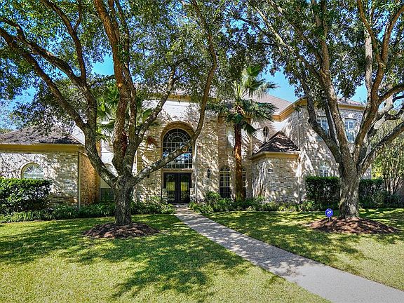 2nd image of 2402 Hidden Shore Dr