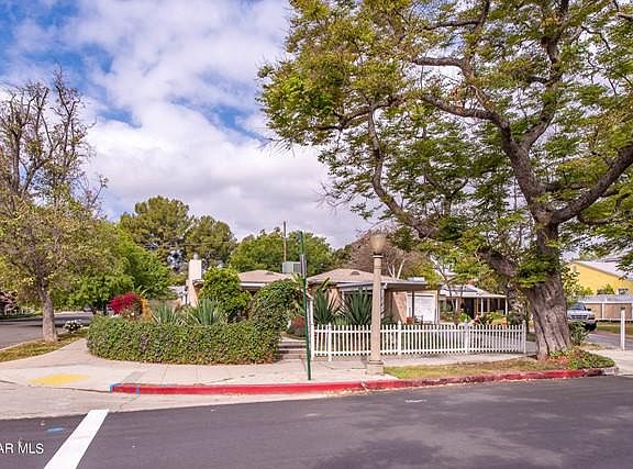 3rd image of 4705 Camellia Ave