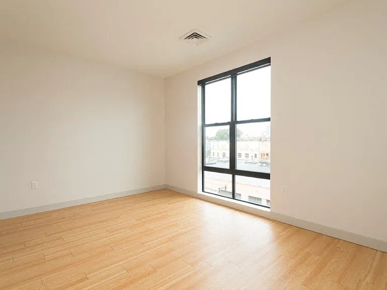 West Square Apartments — Photo 250
