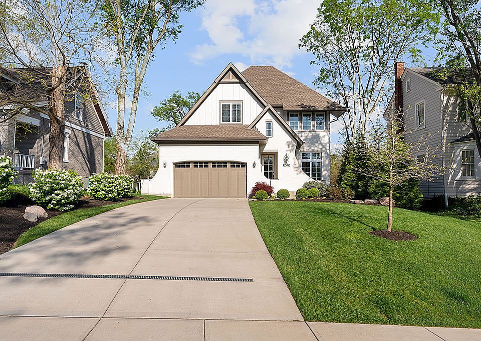 1st image of 1240 Grace Ave