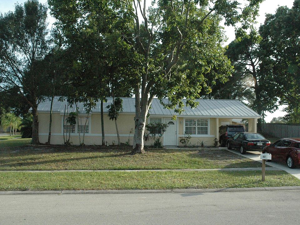 1st image of 433 NE Camelot Drive