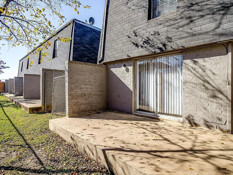 105 SE Gardens Blvd #112 — Photo 9