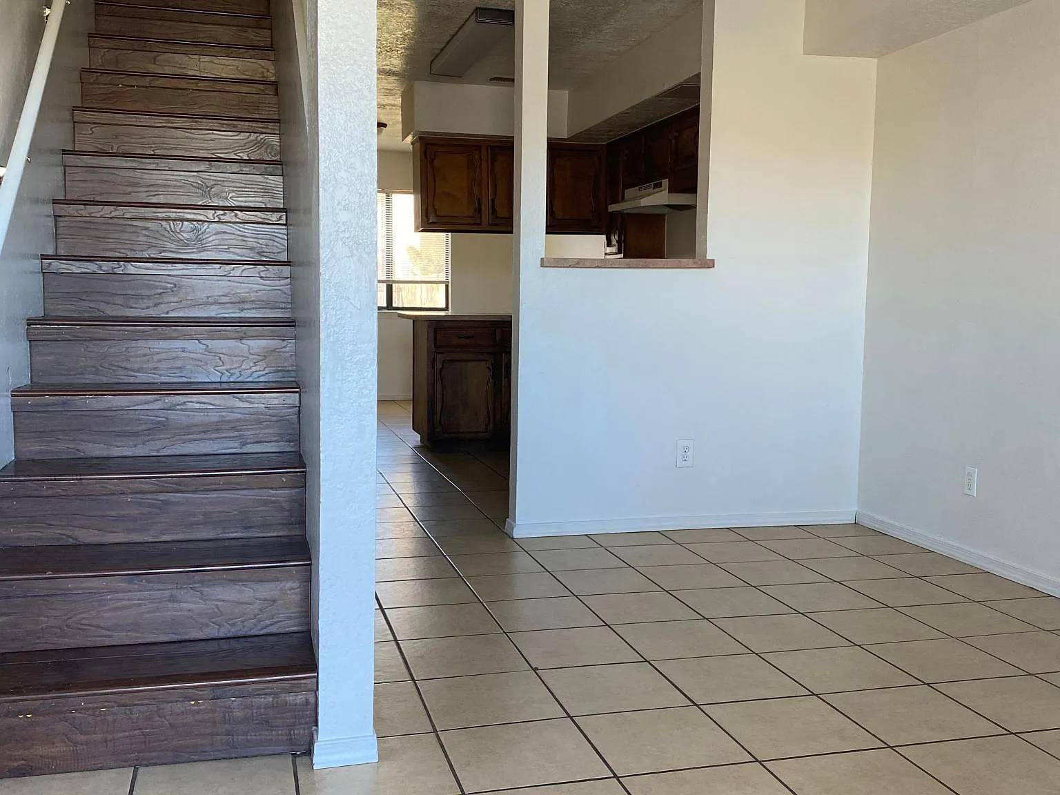 2 bed, 900 sqft, $1,200 — Photo 4