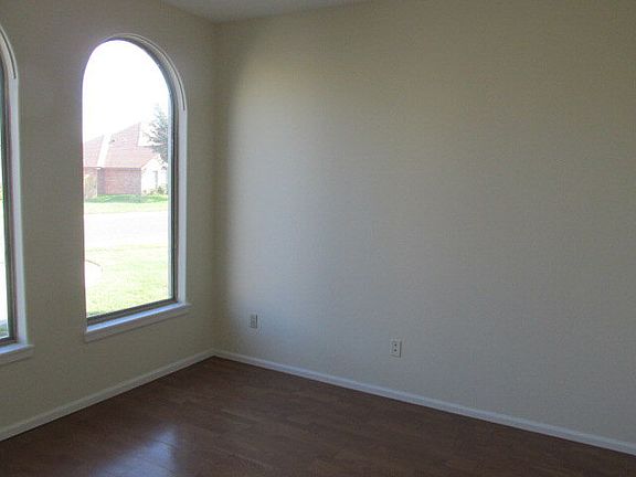 4th image of 606 Tara Dr