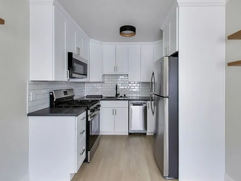 1249 Oak Grove Ave #4 — Photo 4