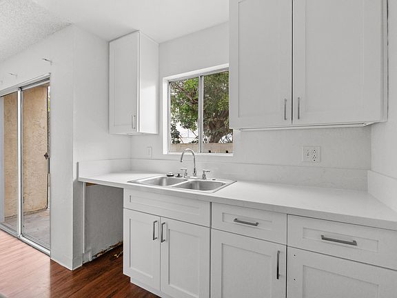 4th image of 319 Roosevelt St APT D