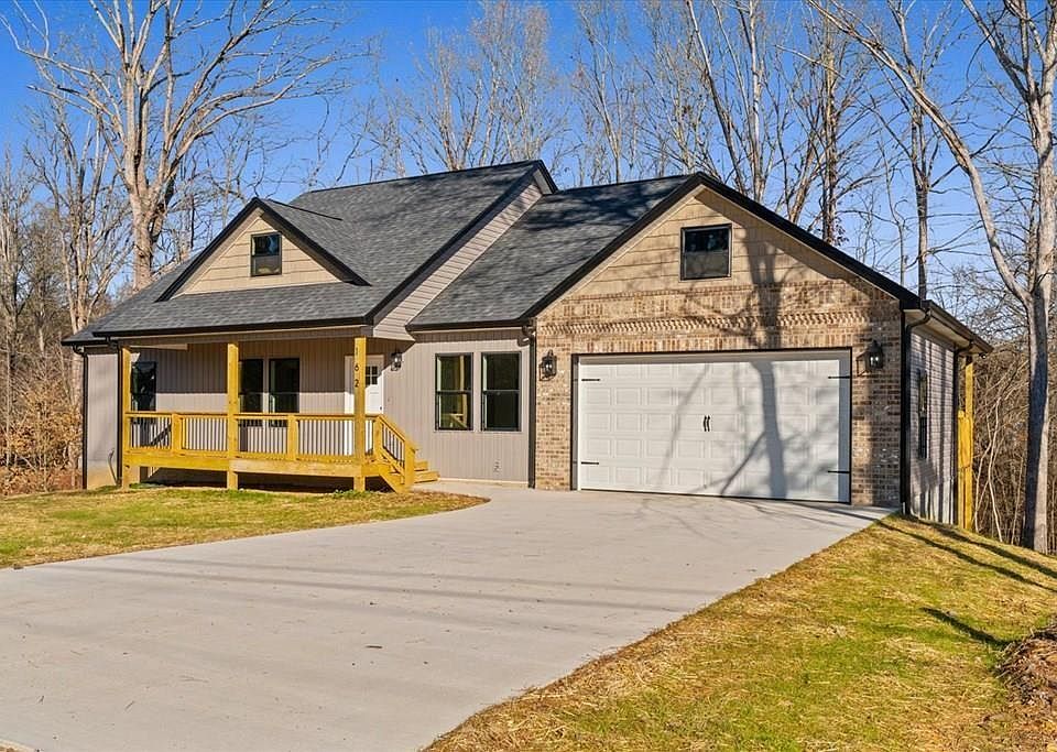 1st image of 162 Valley Point Dr SE