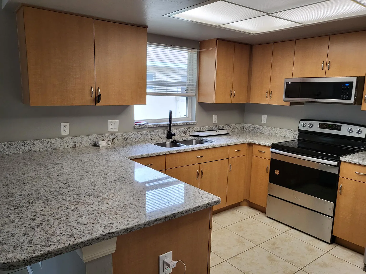3 bed, 1400 sqft, $1,600 — Photo 2