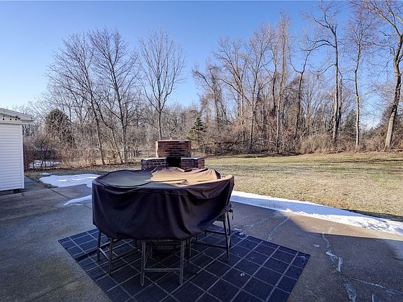 4th image of 120 Lantern Ln