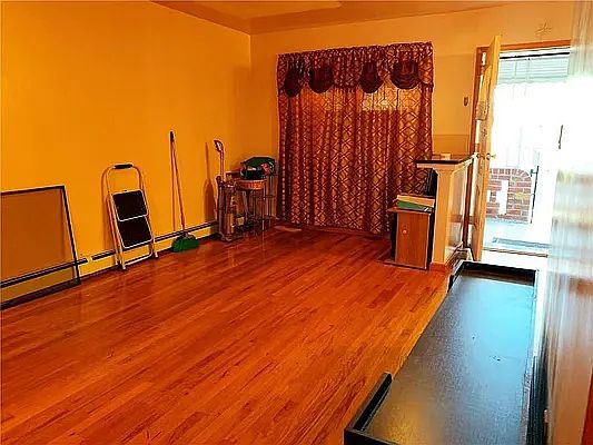 3rd image of 8831 Bay 16 St