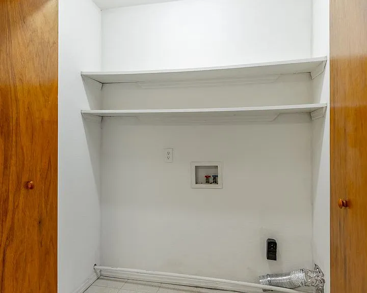 Eastwood Court Apartments — Photo 11