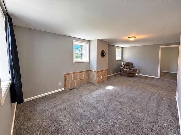 4th image of 713 Allen Ave