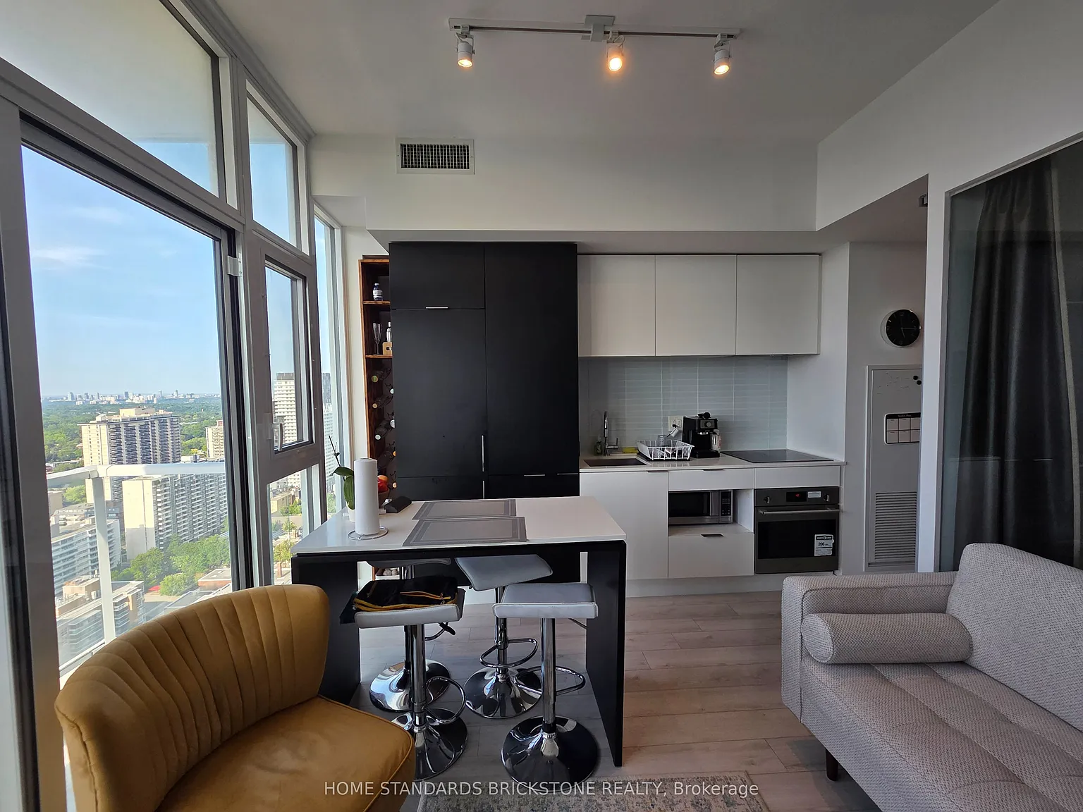 2 bed, $2,400 — Photo 3