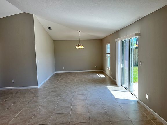 5th image of 2325 SE Surrey Pl