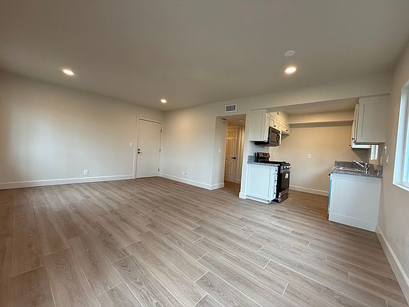 4th image of 28240 Via Princesa APT D