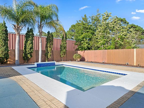 3rd image of 331 Hidden Island Dr
